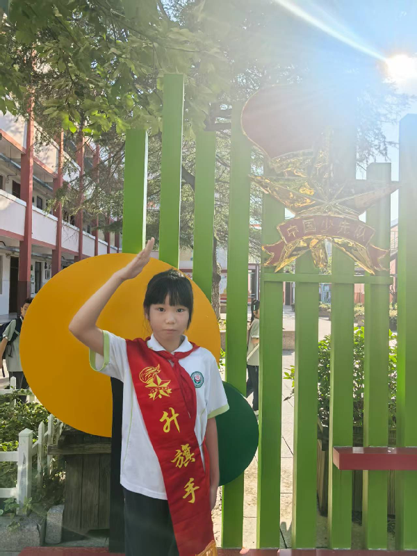 我是光荣升旗手！——泰日学校2025学年第一学期第2周升旗手